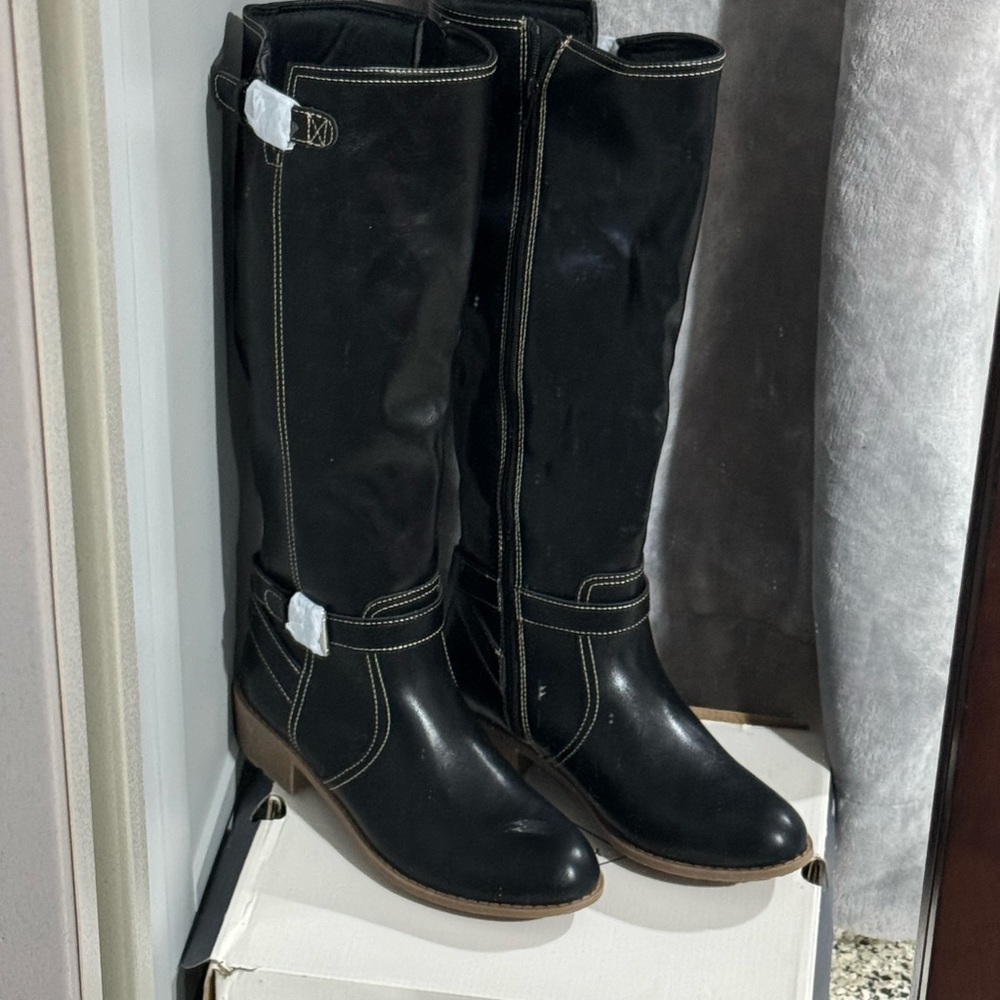 BRAND NEW! Black boots for your winter fashion glam statement!